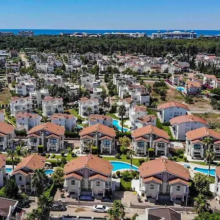 Golf Residance'da Ozel Havuzlu Jakuzili Vlla Вилла *